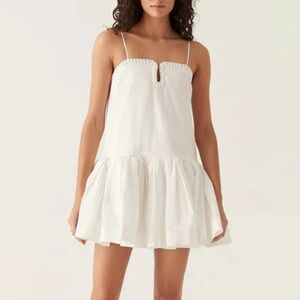 Elegant White Sleeveless Dress